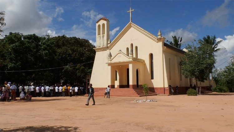 Paróquia Imaculado Coração de Maria de Anchilo celebra 75 anos com apelo à esperança 7