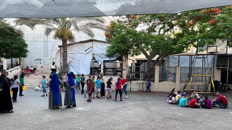 Padre Romanelli: a resistência dos cristãos de Gaza está no limite 8