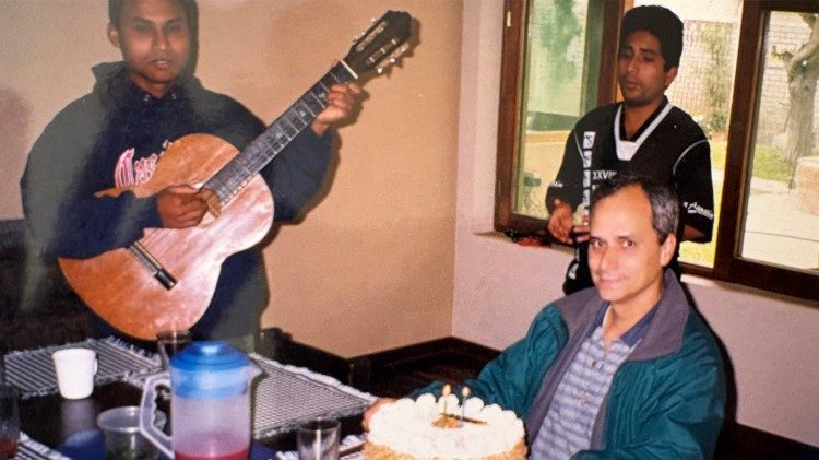 Roberto, o pároco "jovencito" que todos queriam ao seu lado em Trujillo 3