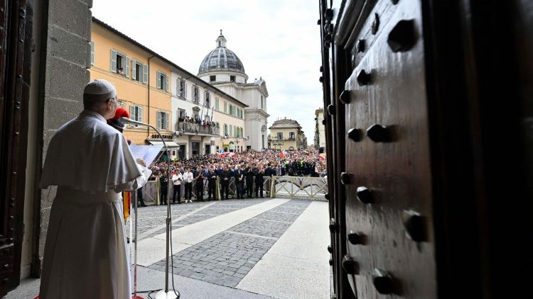 O Papa: rezemos pela paz e por aqueles que sofrem devido a guerras e violências 4