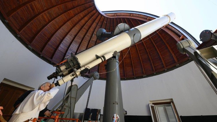 Papa visita Observatório Astronômico do Vaticano 1