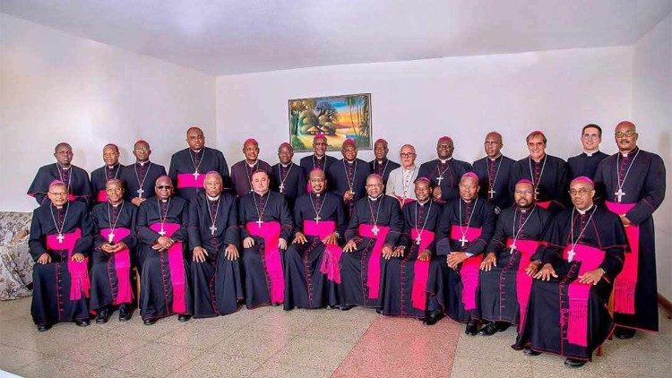 Angola - Mensagem da CEAST para os 50 anos de independência 1