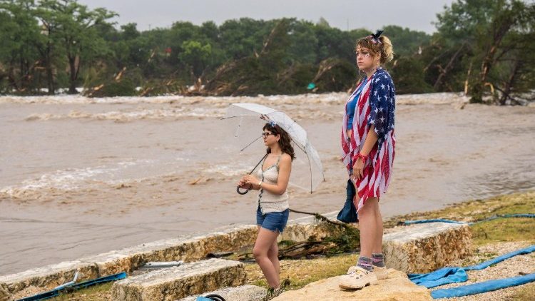 Pesar do Papa pelas vítimas das enchentes no Texas. E renova apelo pela paz 1
