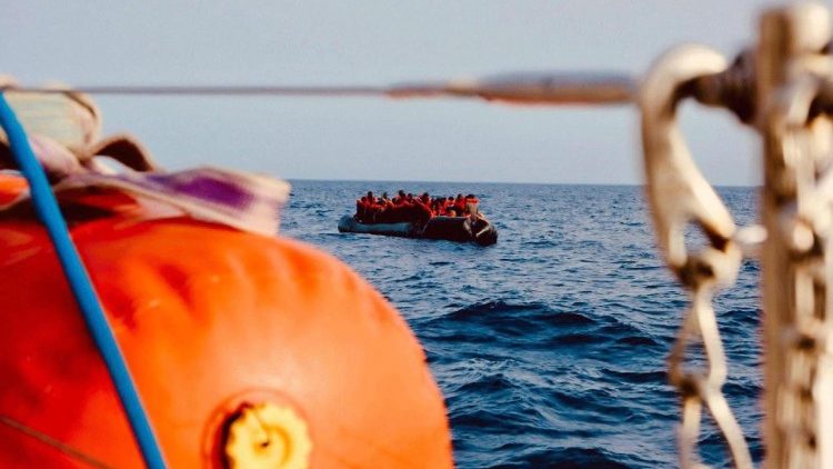 Lampedusa, naufrágio dramático: pelo menos vinte vítimas 1