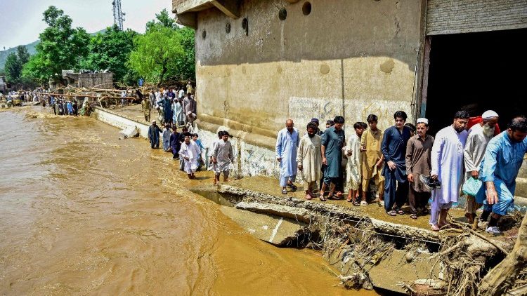 Paquistão e Índia: inundações causam centenas de vítimas e danos devastadores 4