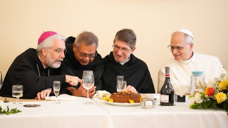 Com os amigos, cresce-se na fé: a lição de Agostinho e as palavras de Leão 1