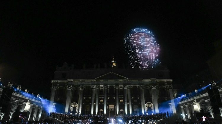 “Grace for the World”, música e espetáculo de drones iluminam a Praça São Pedro 1
