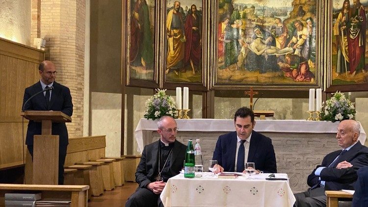 Entre guerras e polarizações, a pergunta esquecida: onde está Deus? 1