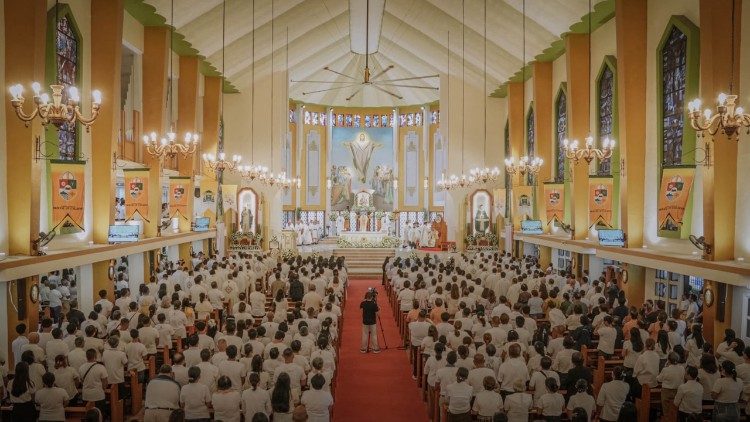 Filipinas, o vicariato apostólico de Calapan torna-se diocese 1