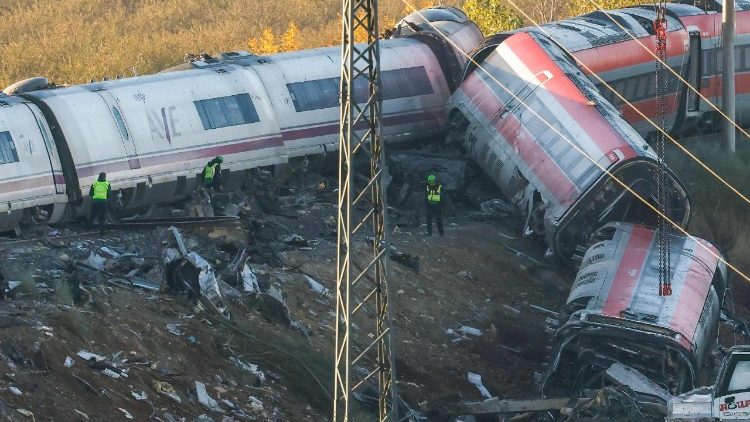 Papa “profundamente consternado” com a tragédia ferroviária na Espanha 1